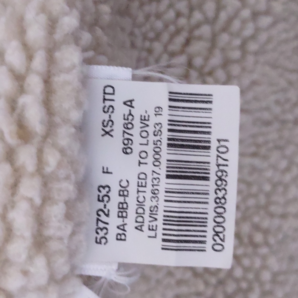 Levi's Women's Medium Wash Sherpa Trucker Jacket - Picture 9 of 9